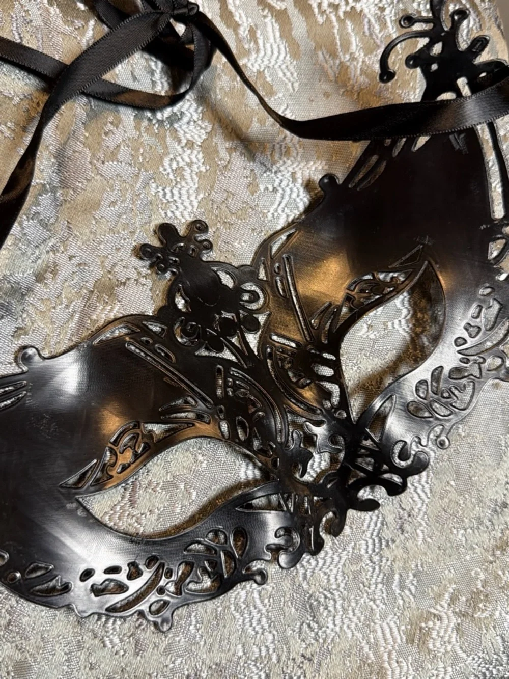 Silver Glitter Lace Masquerade Mask